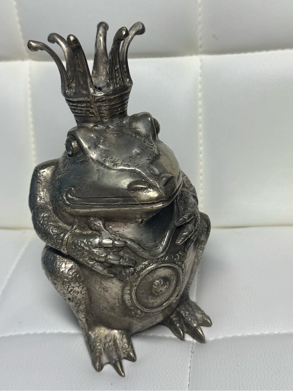 Vintage Metal Frog Prince
Figurine Sculpture